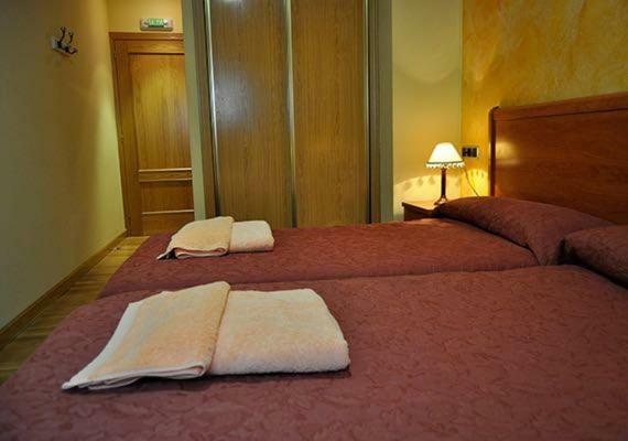 Hostal Puerta Del Valle La Cisterniga Ngoại thất bức ảnh