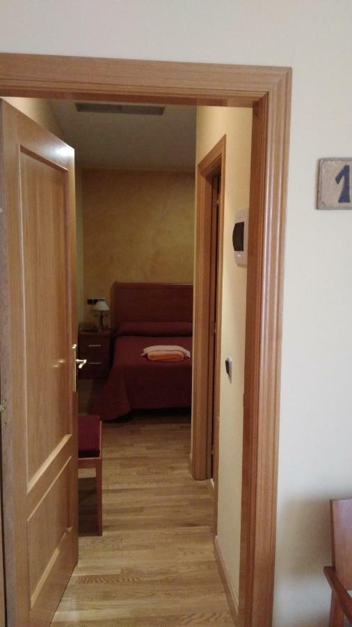 Hostal Puerta Del Valle La Cisterniga Ngoại thất bức ảnh